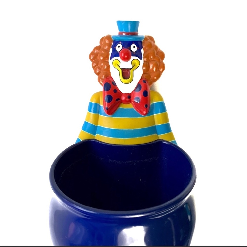 Clown cup container, that is very adorable.